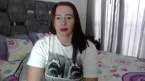 Snapshot of sarahott_1 chatting on April 24, 3:25 pm Lia online show from April 24, 3:25 pm