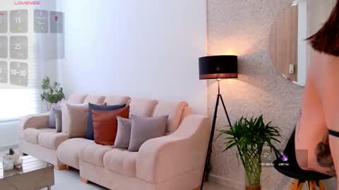 Snapshot of sarahpreston1 chatting on March 17, 4:43 pm Sarah online show from March 17, 4:43 pm