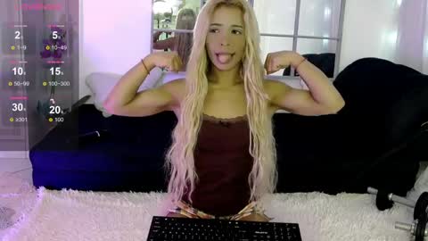Snapshot of sarahraiynex chatting on May 23, 4:29 am sarahraiynex online show from May 23, 4:29 am
