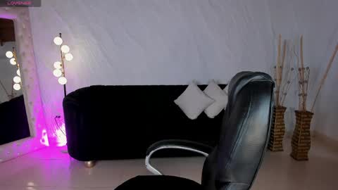 Snapshot of sarahrhodes_ chatting on May 31, 11:39 am Sarah Rhodes online show from May 31, 11:39 am