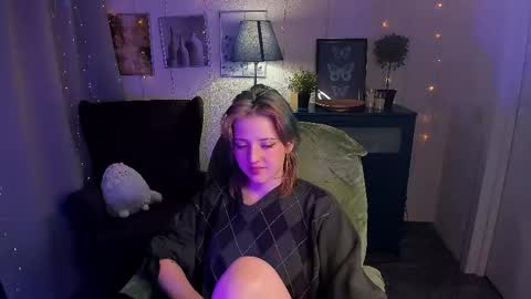 Sarah online show from April 28, 9:42 pm