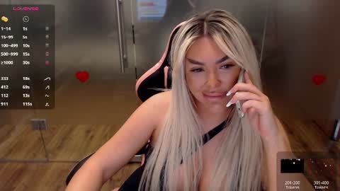 Snapshot of sarahstone_ chatting on July 7, 7:23 am Sarah online show from July 7, 7:23 am