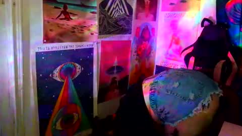 Snapshot of saraht666 chatting on May 16, 6:21 am Sarah T online show from May 16, 6:21 am