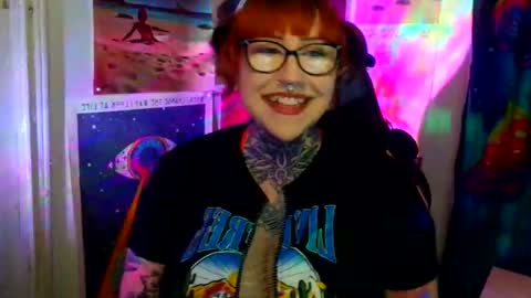 Snapshot of saraht666 chatting on May 16, 6:54 am Sarah T online show from May 16, 6:54 am