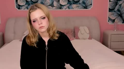 sarahwantslove online show from March 29, 9:31 am