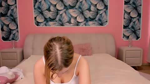 sarahwantslove online show from April 5, 9:39 am