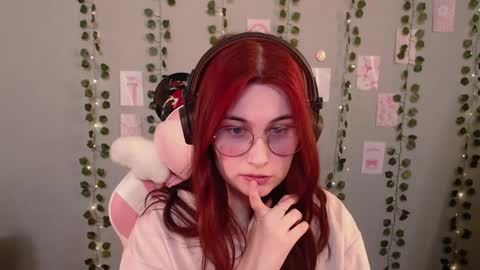 Sara online show from December 18, 2:23 pm