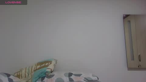 Snapshot of saramartinez100 chatting on December 6, 1:40 am sara martinez online show from December 6, 1:40 am