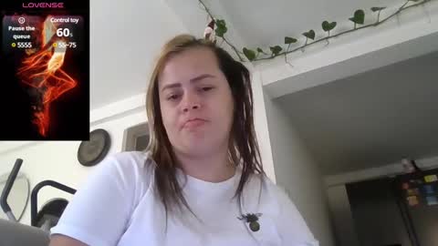 Snapshot of saramartinez100 chatting on January 3, 2:40 pm sara martinez online show from January 3, 2:40 pm