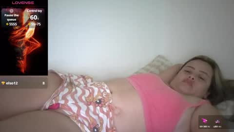 Snapshot of saramartinez100 chatting on February 4, 9:41 pm sara martinez online show from February 4, 9:41 pm