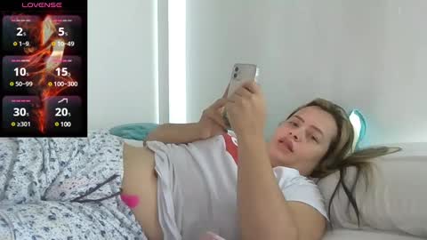 Snapshot of saramartinez100 chatting on February 18, 3:54 pm sara martinez online show from February 18, 3:54 pm