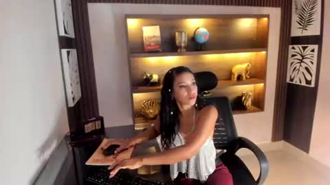 Snapshot of saramyers chatting on June 20, 1:19 am Sara online show from June 20, 1:19 am