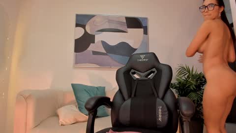 I am Sara  online show from February 5, 5:53 pm