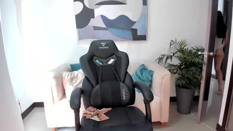 I am Sara  online show from February 12, 6:09 pm