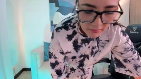 I am Sara  online show from September 24, 6:22 pm