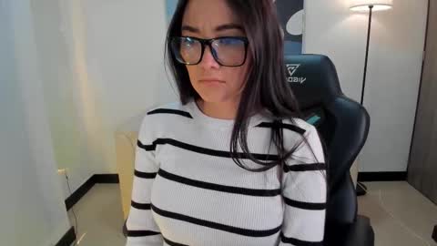 I am Sara  online show from December 18, 11:11 pm