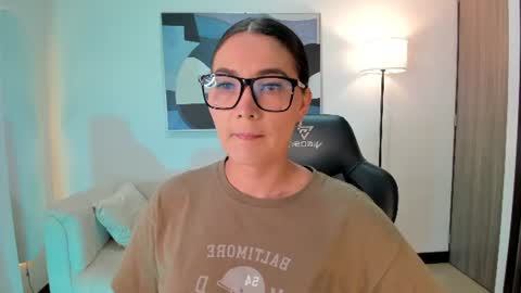 Snapshot of saraparkerx chatting on June 25, 2:44 am I am Sara online show from June 25, 2:44 am