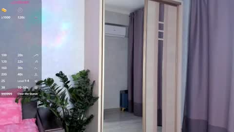 Snapshot of sarashine__ chatting on September 18, 7:38 pm Sara online show from September 18, 7:38 pm