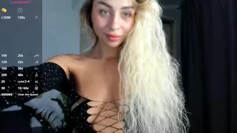 Snapshot of sarashine__ chatting on October 19, 8:09 pm Sara online show from October 19, 8:09 pm