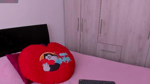 Snapshot of sarasweet_4 chatting on June 10, 3:11 pm Sara online show from June 10, 3:11 pm
