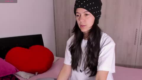 Snapshot of sarasweet_4 chatting on June 23, 10:46 am Sara online show from June 23, 10:46 am