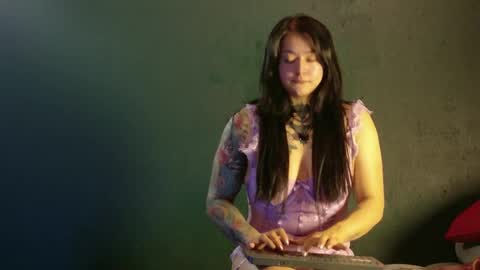 Snapshot of saratrita chatting on May 2, 12:15 am Sara Herrera online show from May 2, 12:15 am