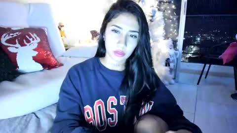 Snapshot of saratukkerr chatting on December 22, 9:22 am saratukkerr online show from December 22, 9:22 am