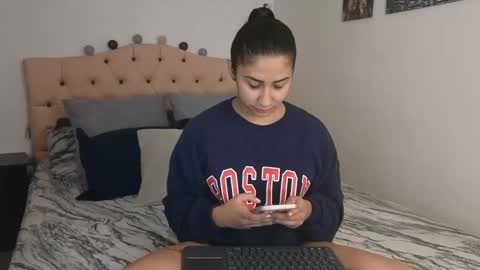 Snapshot of saratukkerr chatting on January 7, 9:07 am saratukkerr online show from January 7, 9:07 am