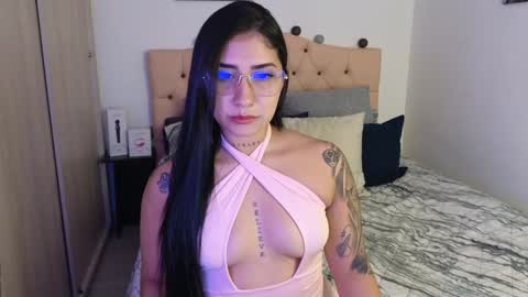 Snapshot of saratukkerr chatting on January 23, 3:58 am saratukkerr online show from January 23, 3:58 am