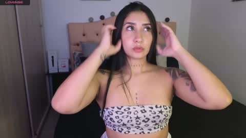 Snapshot of saratukkerr chatting on January 27, 2:20 am saratukkerr online show from January 27, 2:20 am