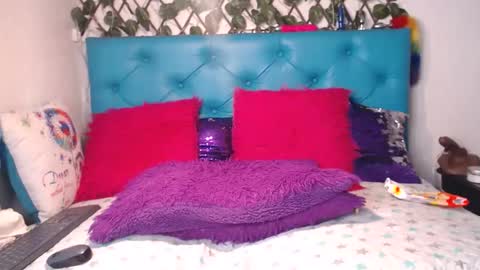 Snapshot of sarawiills chatting on May 19, 2:01 pm Sara Wills online show from May 19, 2:01 pm