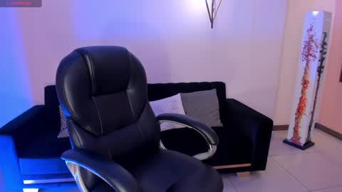 Snapshot of sarawinstone_ chatting on December 15, 11:12 am Sara Winstone online show from December 15, 11:12 am