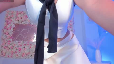 Snapshot of sarawinstone_ chatting on January 7, 7:59 pm Sara Winstone online show from January 7, 7:59 pm