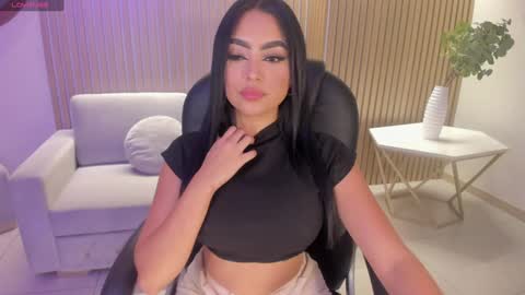 Snapshot of sarawinstone_ chatting on January 16, 7:41 pm Sara Winstone online show from January 16, 7:41 pm