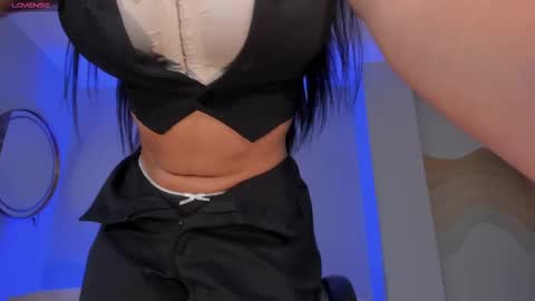 Snapshot of sarawinstone_ chatting on February 16, 11:38 am Sara Winstone online show from February 16, 11:38 am