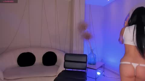 Snapshot of sarawinstone_ chatting on February 27, 8:42 pm Sara Winstone online show from February 27, 8:42 pm