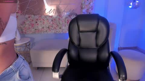 Snapshot of sarawinstone_ chatting on March 2, 11:29 am Sara Winstone online show from March 2, 11:29 am