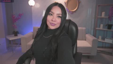 Sara Winstone online show from February 12, 1:39 pm