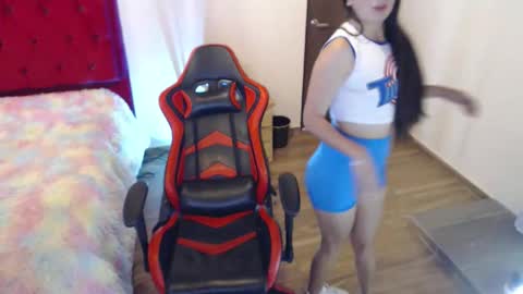 Snapshot of saray_honey1 chatting on April 9, 9:20 pm saray online show from April 9, 9:20 pm