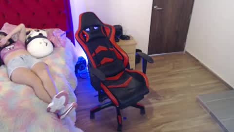 Snapshot of saray_honey1 chatting on April 15, 7:10 pm saray online show from April 15, 7:10 pm