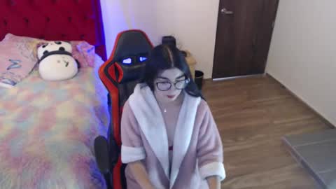 Snapshot of saray_honey1 chatting on April 15, 7:58 pm saray online show from April 15, 7:58 pm