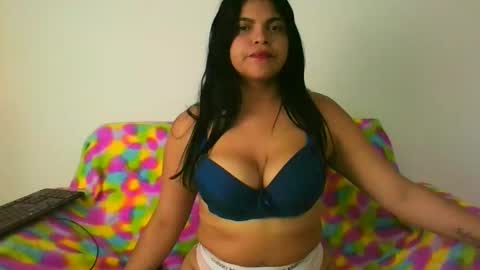 Snapshot of saray_we chatting on December 1, 1:43 am saray_we online show from December 1, 1:43 am