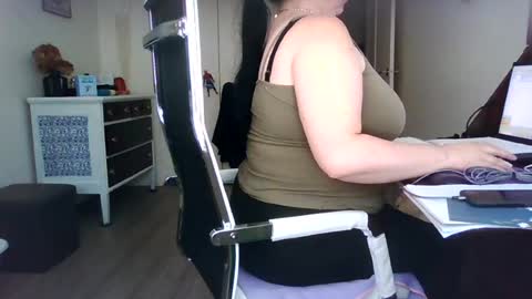 Snapshot of saretta46 chatting on July 10, 6:32 pm Sara online show from July 10, 6:32 pm