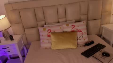 Snapshot of sarit_ chatting on June 8, 7:58 pm sarit_ online show from June 8, 7:58 pm