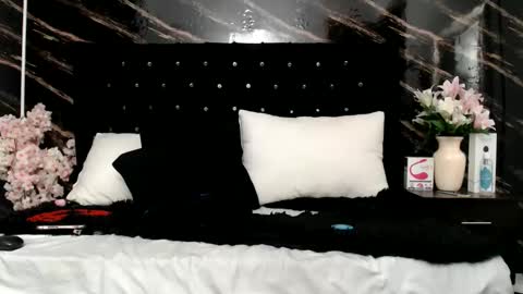 Snapshot of sarita_multisquirt chatting on June 6, 5:12 am Sara online show from June 6, 5:12 am
