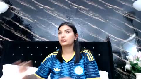 Snapshot of sarita_multisquirt chatting on June 23, 1:58 am Sara online show from June 23, 1:58 am