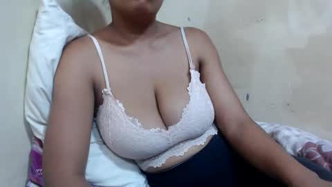 Snapshot of saronette chatting on December 20, 12:27 pm saronette online show from December 20, 12:27 pm