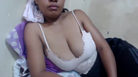 Snapshot of saronette chatting on December 28, 9:09 am saronette online show from December 28, 9:09 am