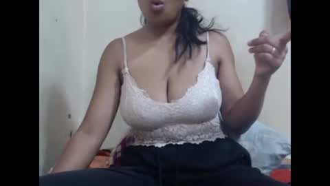 Snapshot of saronette chatting on December 30, 9:05 am saronette online show from December 30, 9:05 am