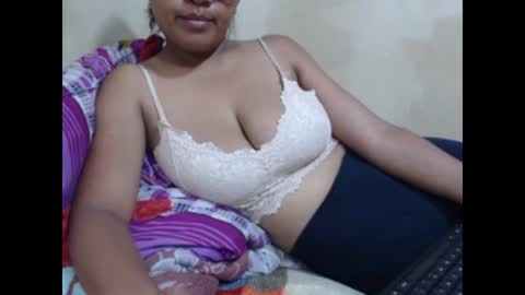 Snapshot of saronette chatting on January 9, 7:10 am saronette online show from January 9, 7:10 am